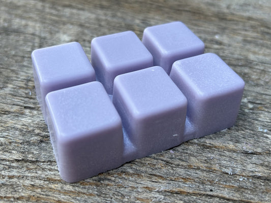 The Best Fruity Wax Melt Scents (And Where to Melt Them)