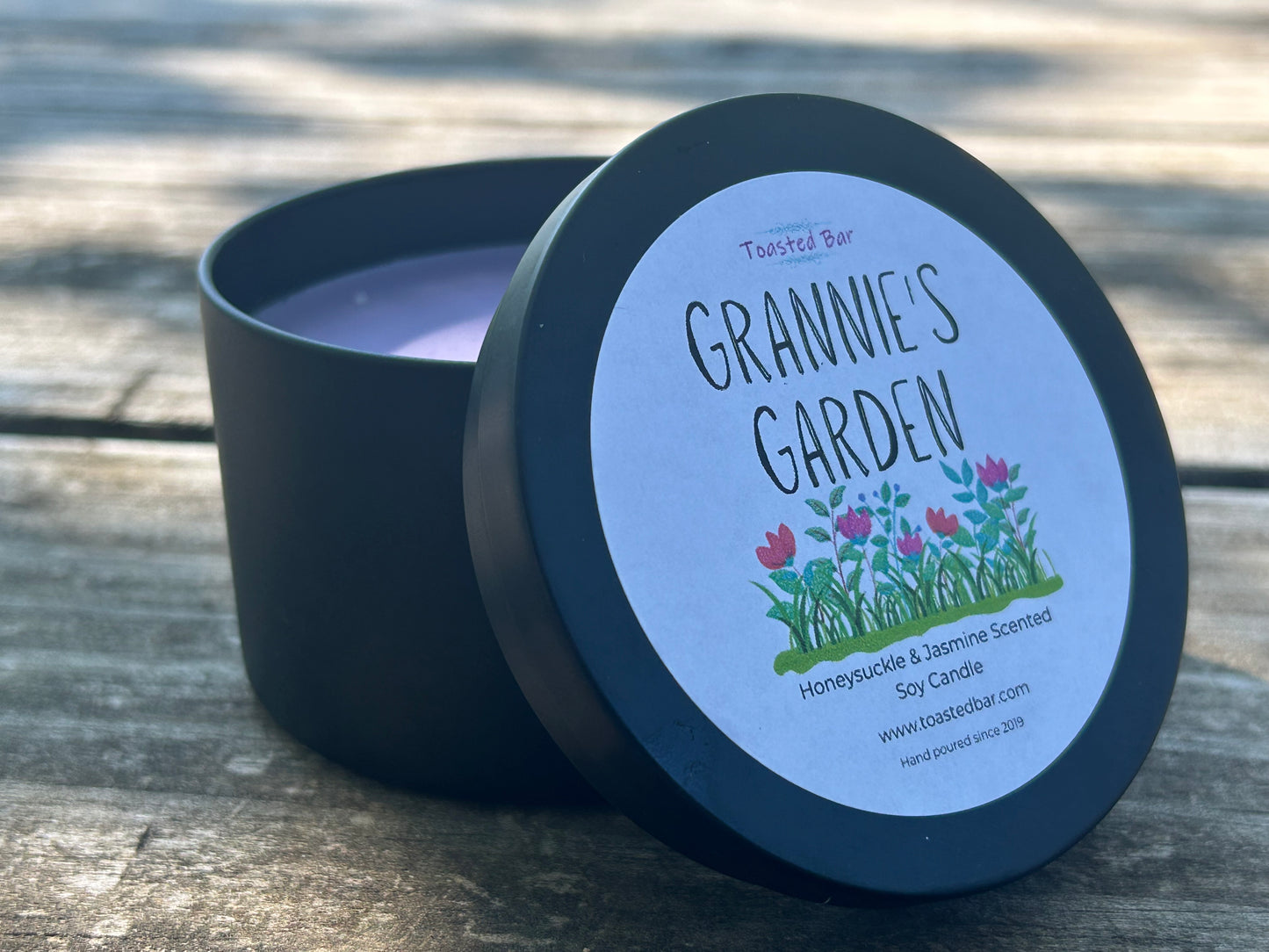Grannie's Garden - Honeysuckle and Jasmine Scented Soy Candle