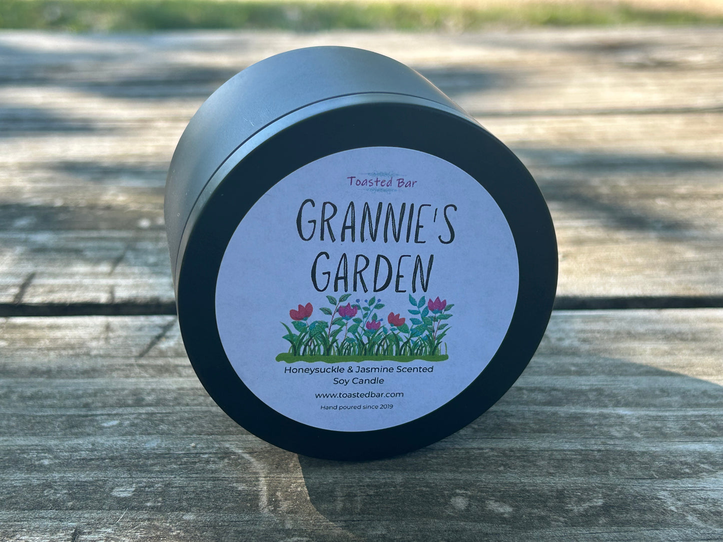 Grannie's Garden - Honeysuckle and Jasmine Scented Soy Candle